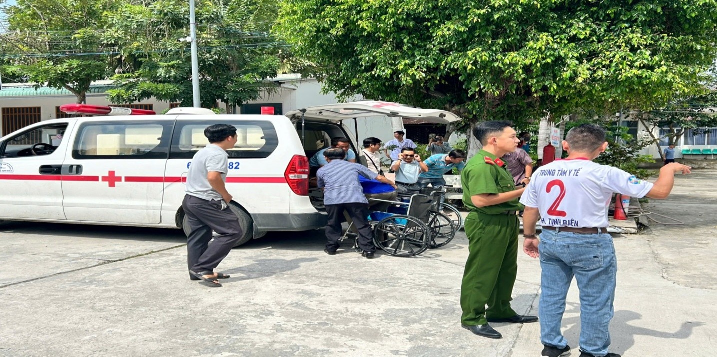 DIỄN TẬP PHÒNG CHÁY, CHỮA CHÁY TẠI TRUNG TÂM Y TẾ TỊNH BIÊN