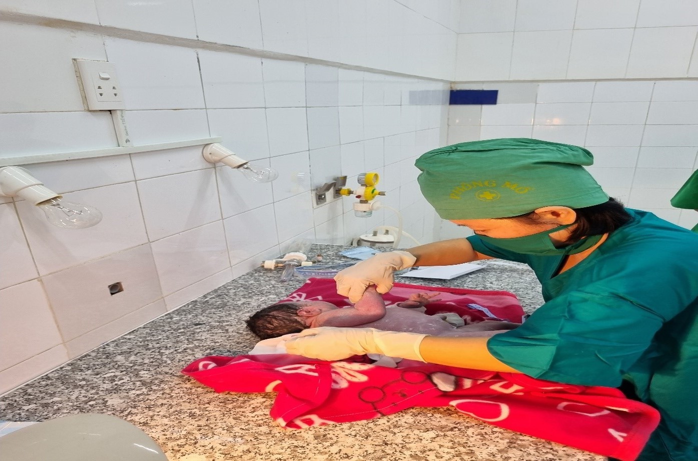 Nguyetj Trien khai phau thuật11