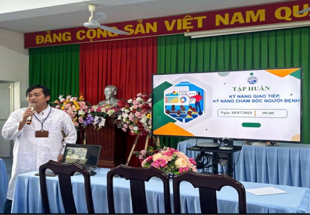 TTYT TỊNH BIÊN TẬP HUẤN KỸ NĂNG GIAO TIẾP, KỸ NĂNG CHĂM SÓC NGƯỜI BỆNH
