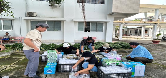 TRUNG TÂM Y TẾ TỊNH BIÊN – LAN TỎA YÊU THƯƠNG QUA NHỮNG SUẤT ĂN NGHĨA TÌNH